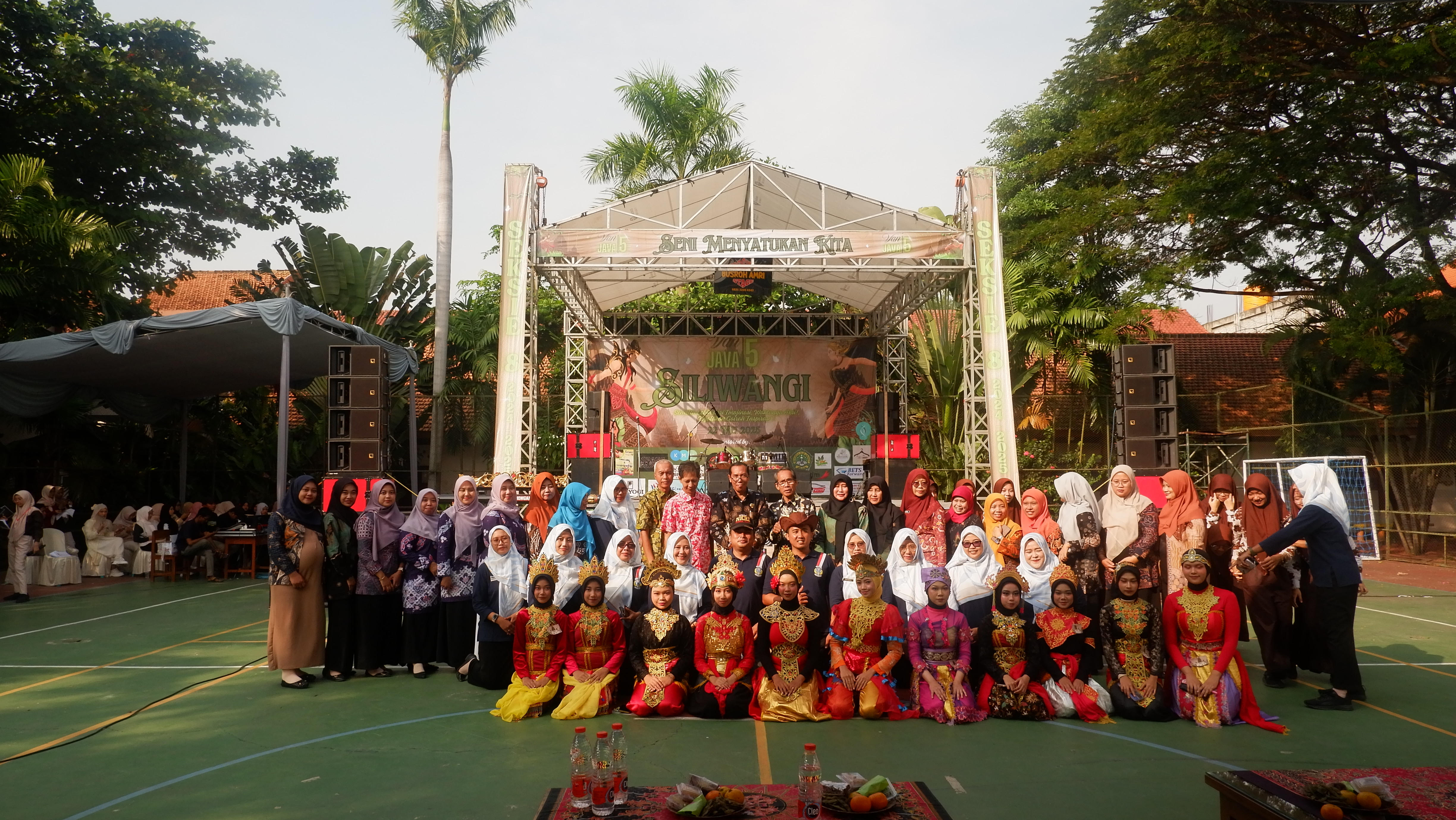 SEKSI 8 : Van Java